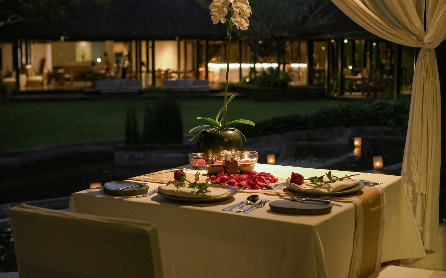 10% Discount Romantic Candle Light Dinner at Bale for Online Booking