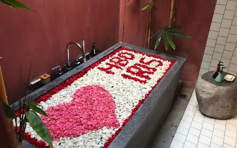 Special Bathtub Decoration (Honeymoon, Anniversary & Birthday)