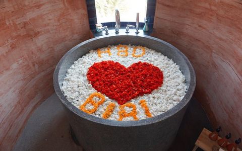 Special Bathtub Decoration (Honeymoon, Anniversary & Birthday)