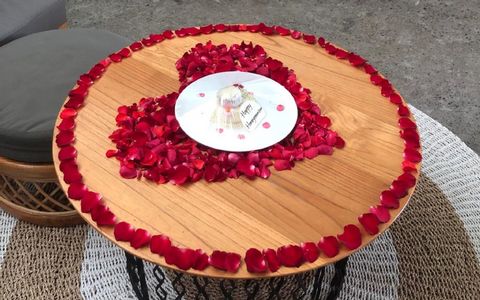 Shore Amora Romance Setup (Bed & Bath Tub Decoration)