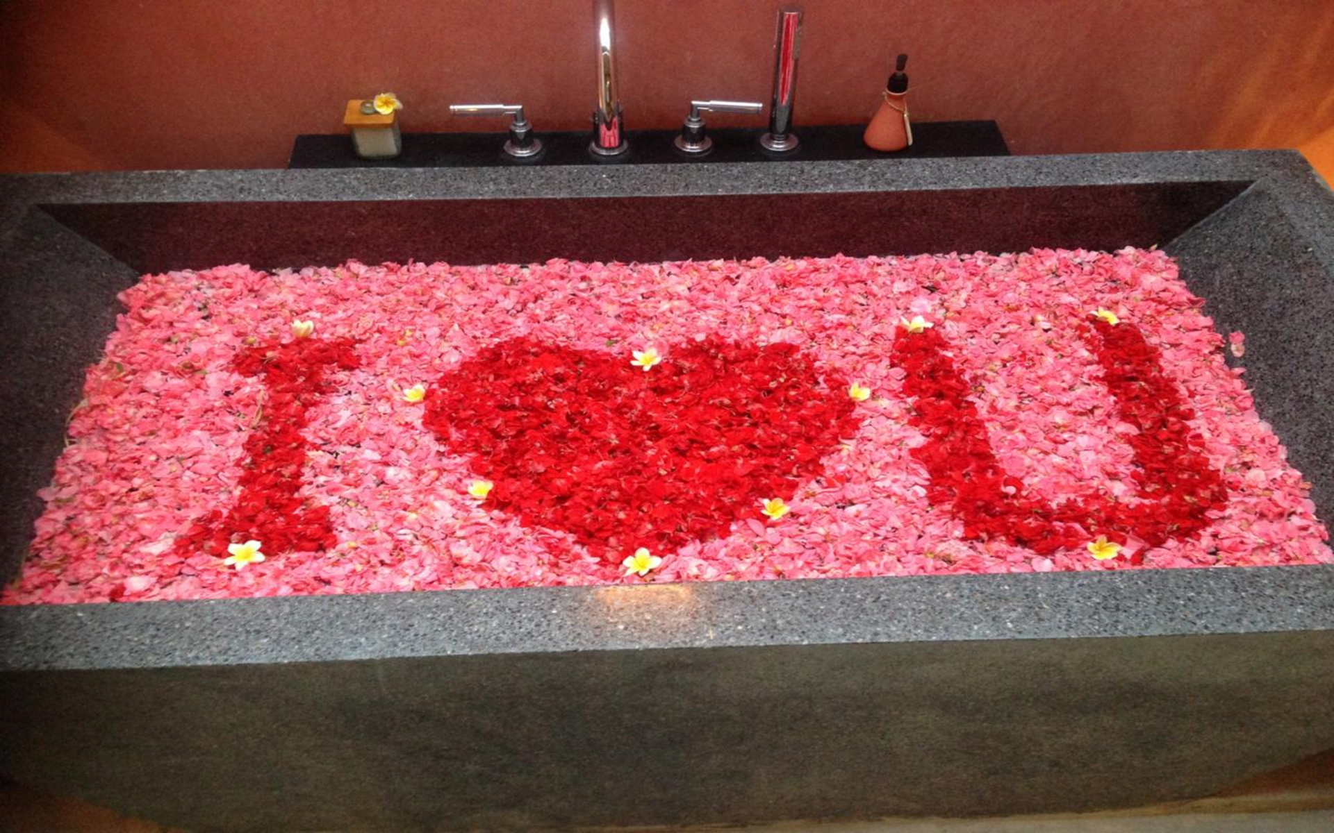 Intimate Bath Indulgence – Enjoy 10% Savings for Your Honeymoon Moment - Shore Amora Canggu