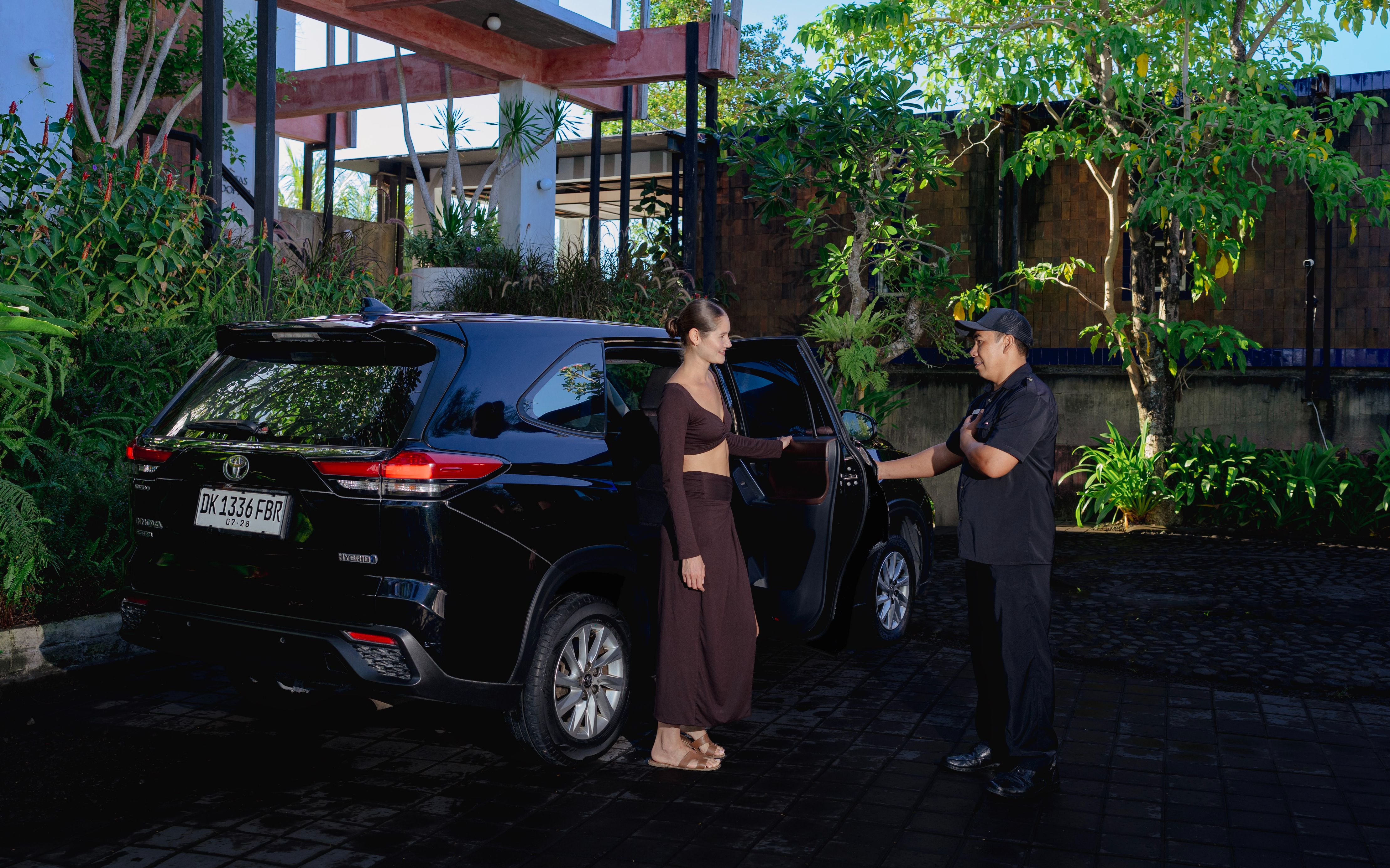 Get 10 % discount Pick up Service airport with Premium Car - Shore Amora Canggu
