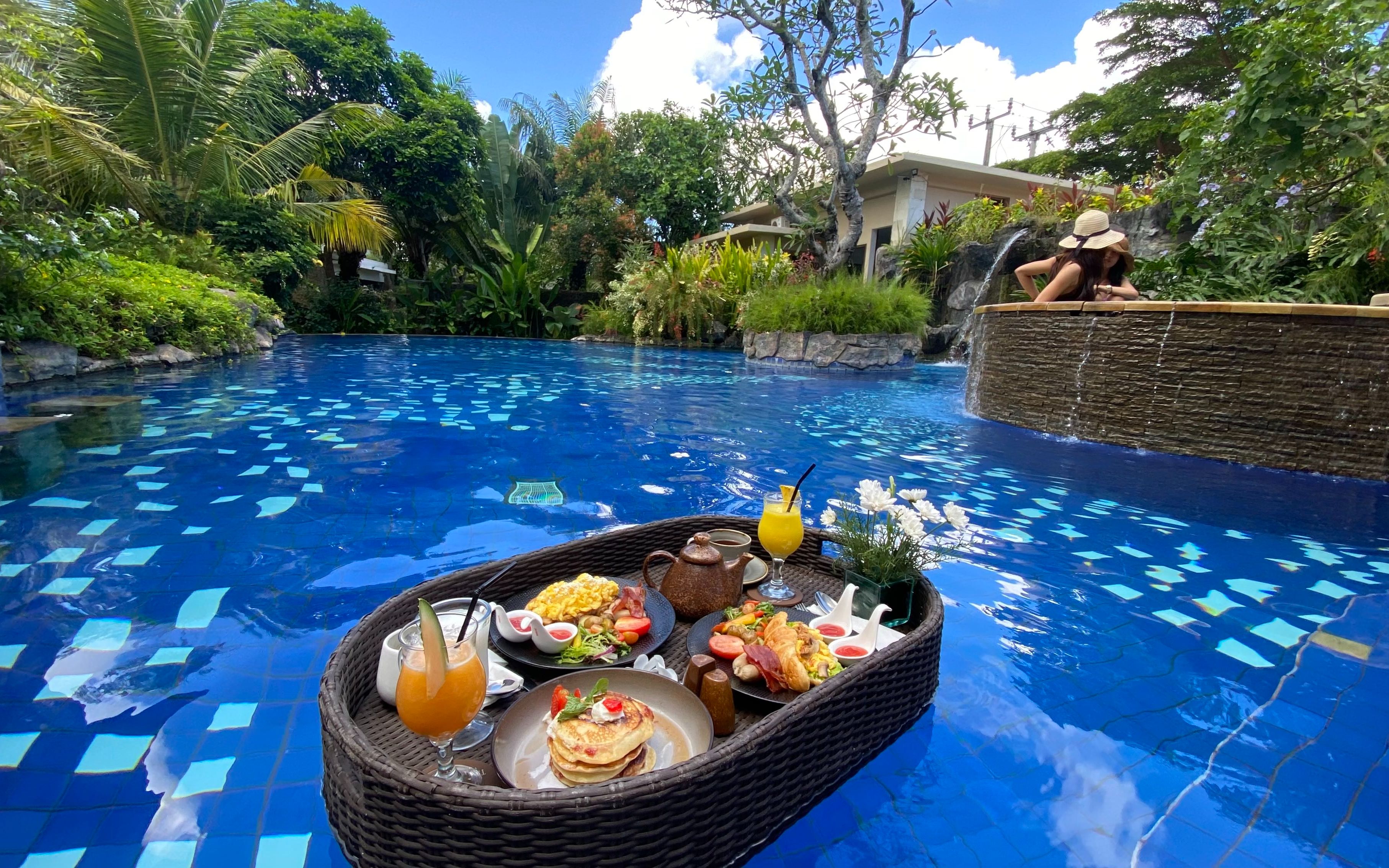 Floating Breakfast - The Leaf Jimbaran