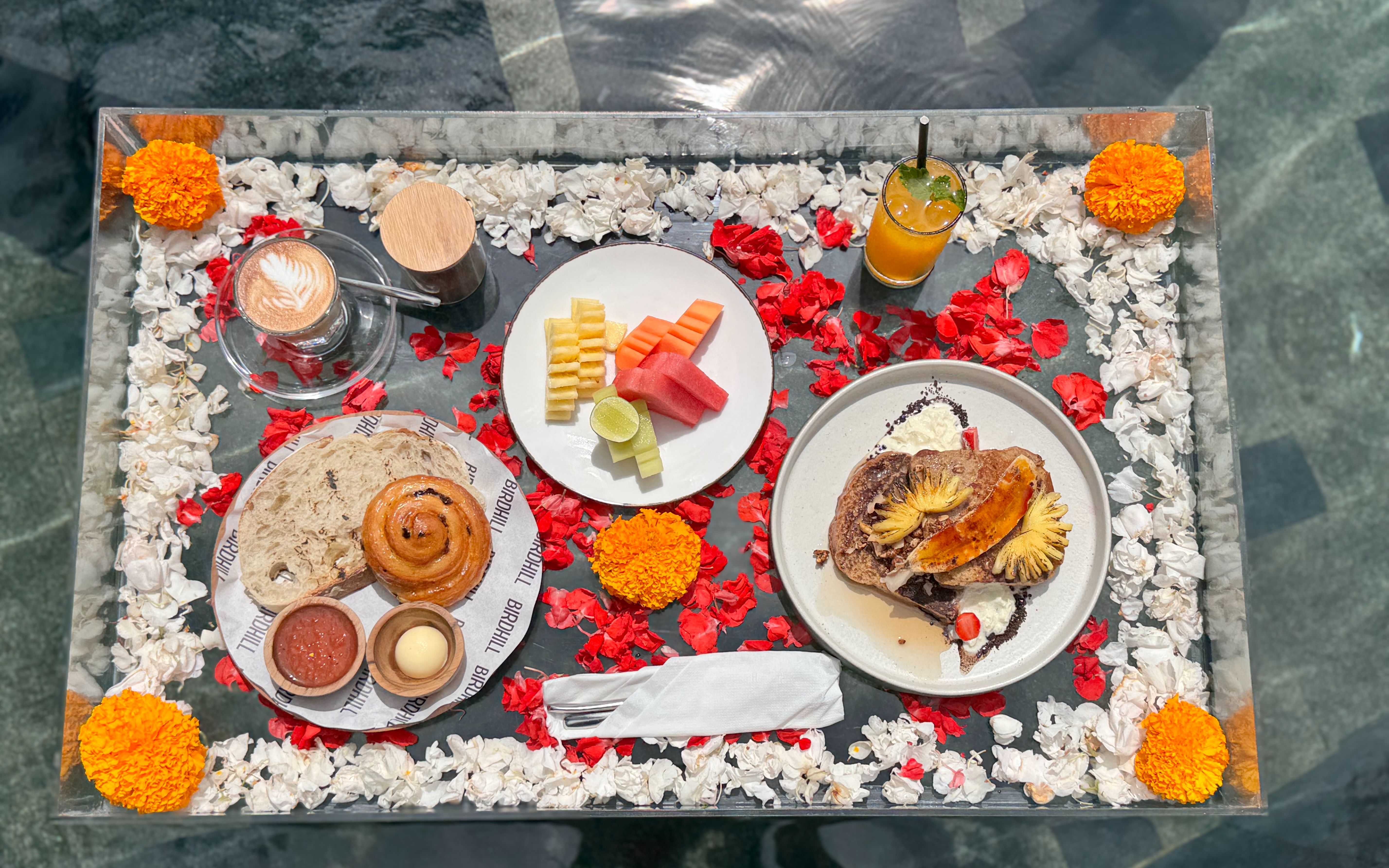 Floating Breakfast - Amora Ubud Boutique Villas