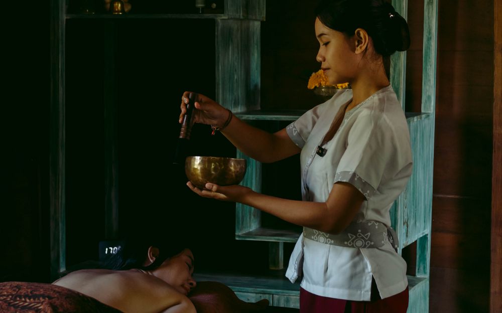 SIGNATURE TREATMENT - Cakra Balancing - 90 Minutes