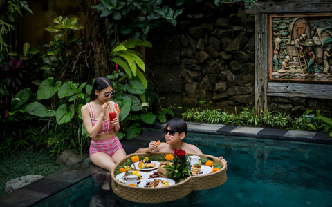 Get 25% Discount for Floating Tray Breakfast (Couple Only)