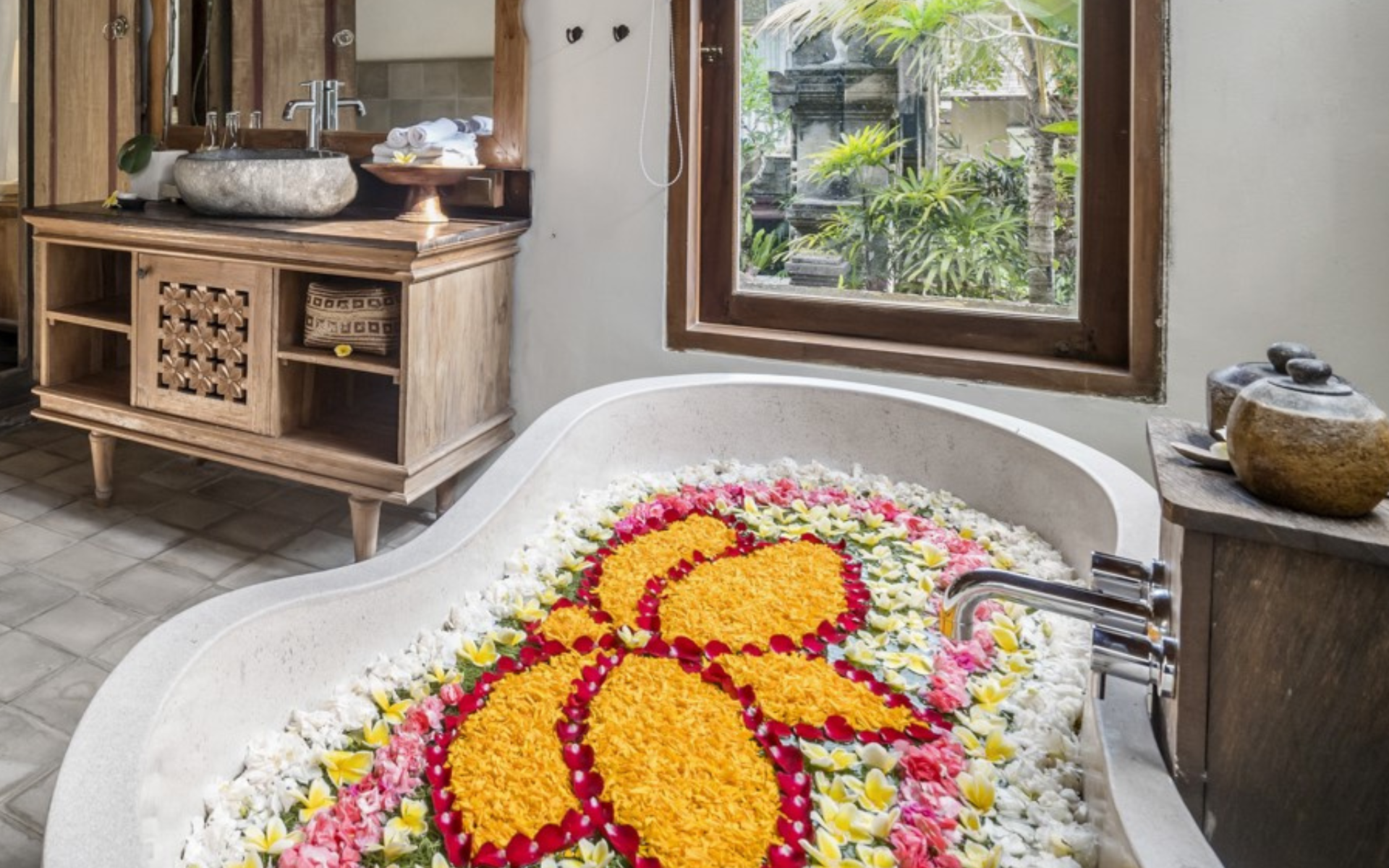Flower Bath Tub Decoration - Pramana Watu Kurung