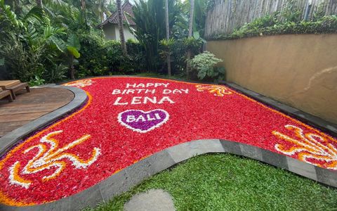 Pool Flower Decoration (exclusively available in villas only)