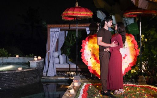 Get 5% disc for Romantic Candle Light Dinner at Royal Villa special for online booking