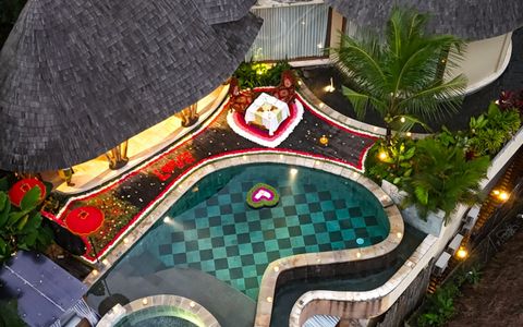 Get 5% disc for Romantic Candle Light Dinner at Royal Villa special for online booking