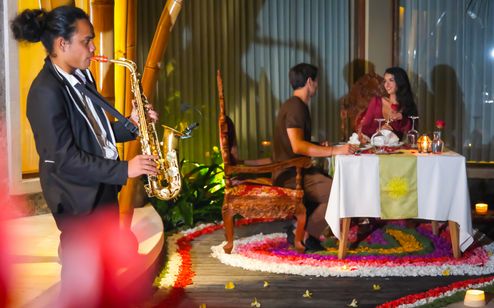 Get 5% disc for Romantic Candle Light Dinner at Royal Villa special for online booking