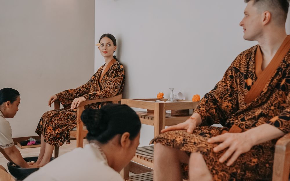 Get 5% Disc of 150 minutes Romantic Honeymoon Spa Package for Couple, Get Free a Bottle of Red Wine