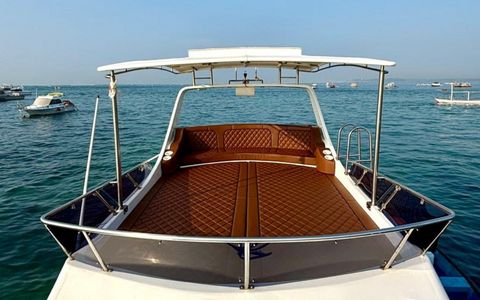5 Hours Luxury Private Boat Charter