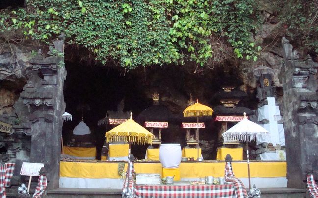 Full day tour : A Moment At The Gate of Heaven