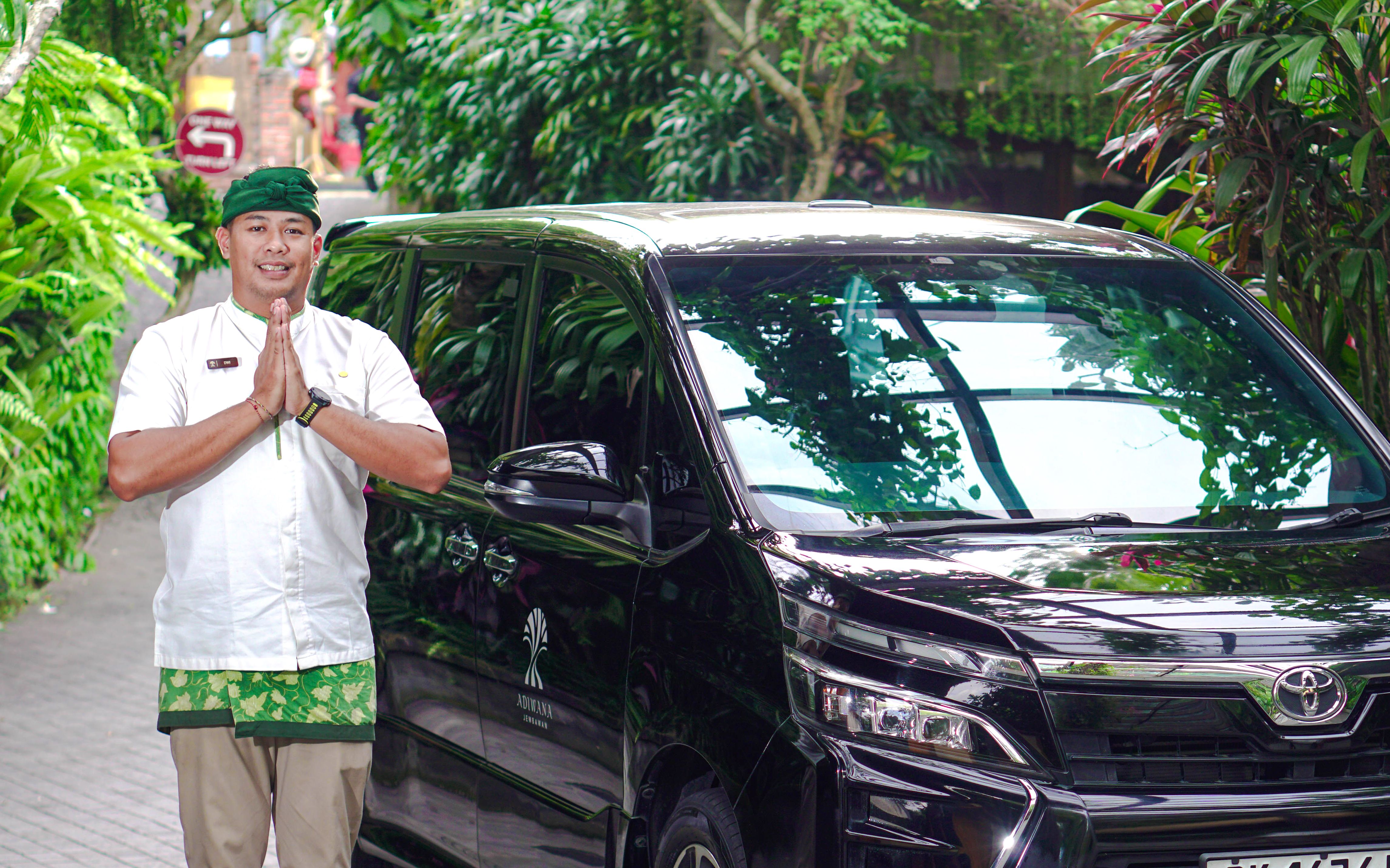 Private Airport Pick up with Luxury Car - Adiwana Resort Jembawan