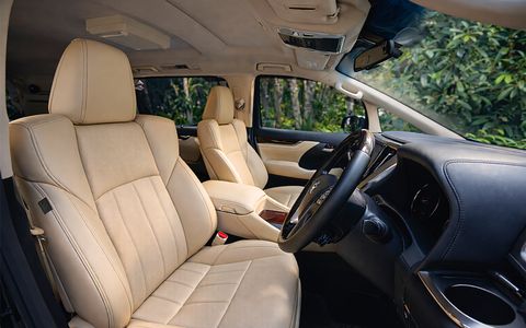 Private Airport pick up with VVIP car