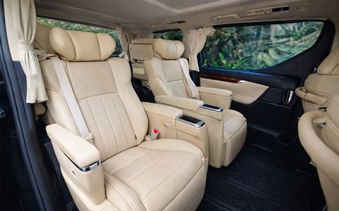 Private Airport pick up with VVIP car