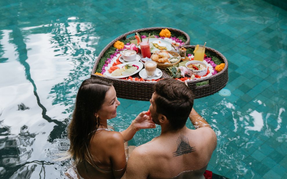 MEMORABLE ACTIVITY - Floating Breakfast