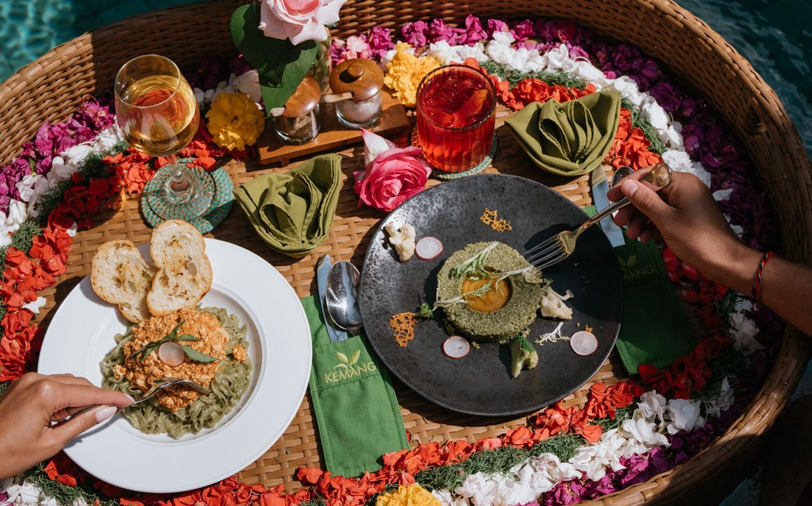 Romantic Activity - Floating Lunch