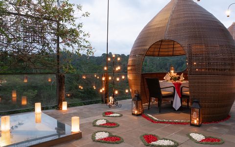 Romantic Dinner at Sky Lounge