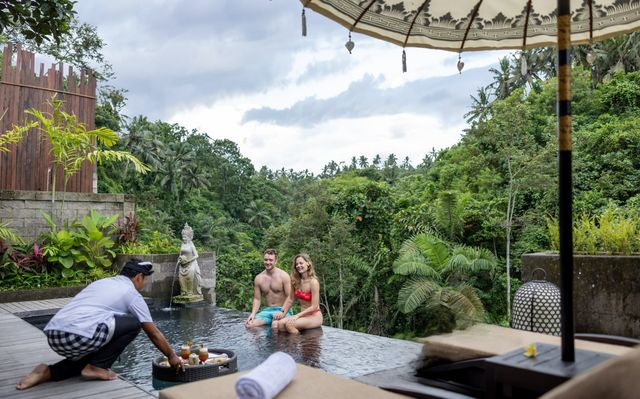 10% OFF - Floating Breakfast