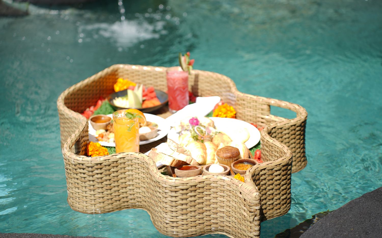 10% OFF - Floating Breakfast