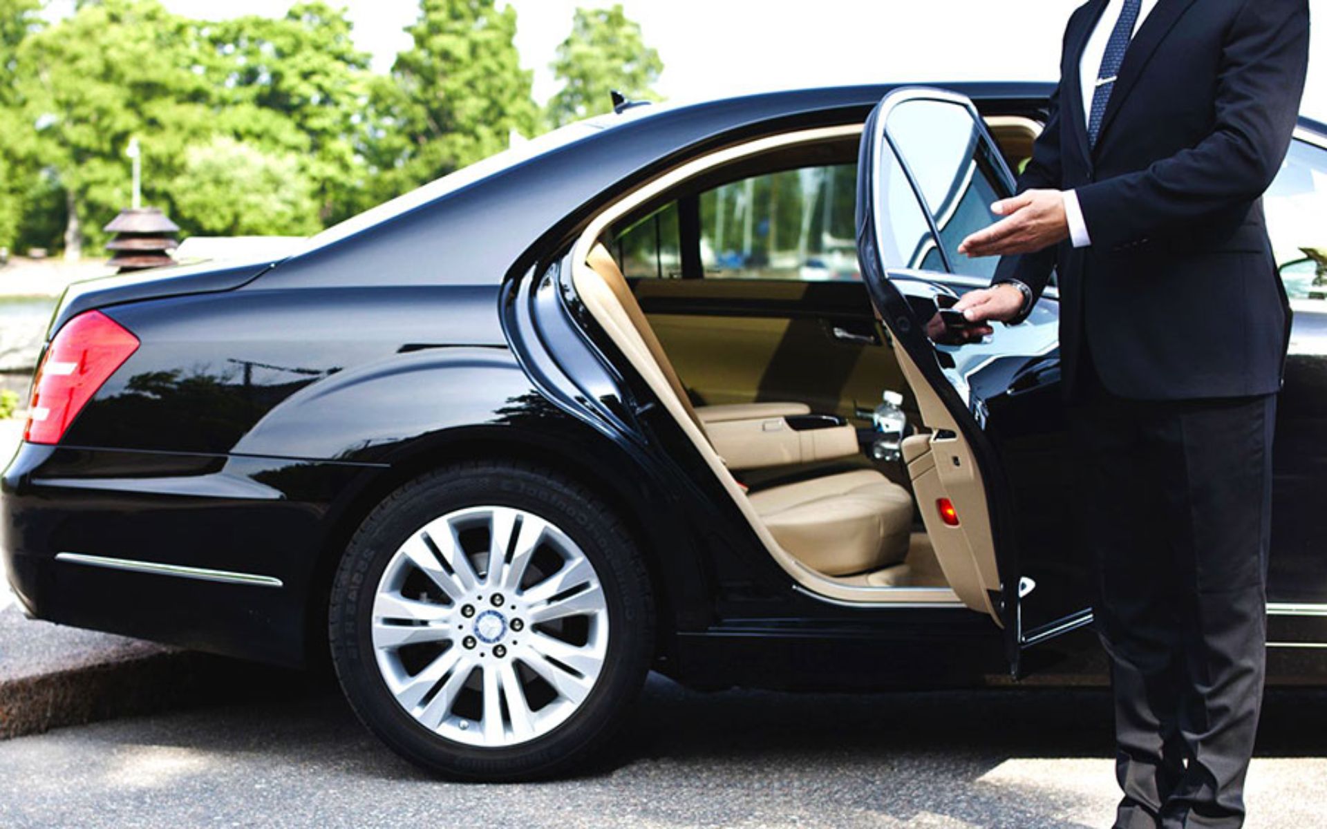 Car Rental & Chauffeur Service - Villa Monticello Boutique Hotel