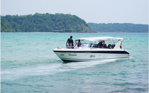 Resort’s Joined Speed Boat