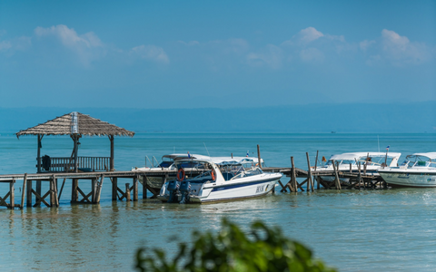 Resort’s Joined Speed Boat