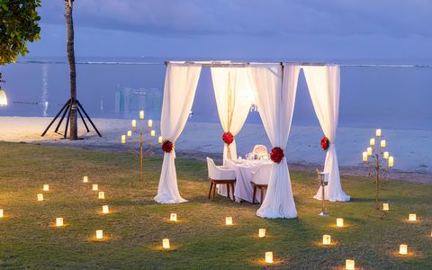 Getaway Romantic Dinner by the beach