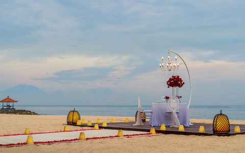 Getaway Romantic Dinner by the beach