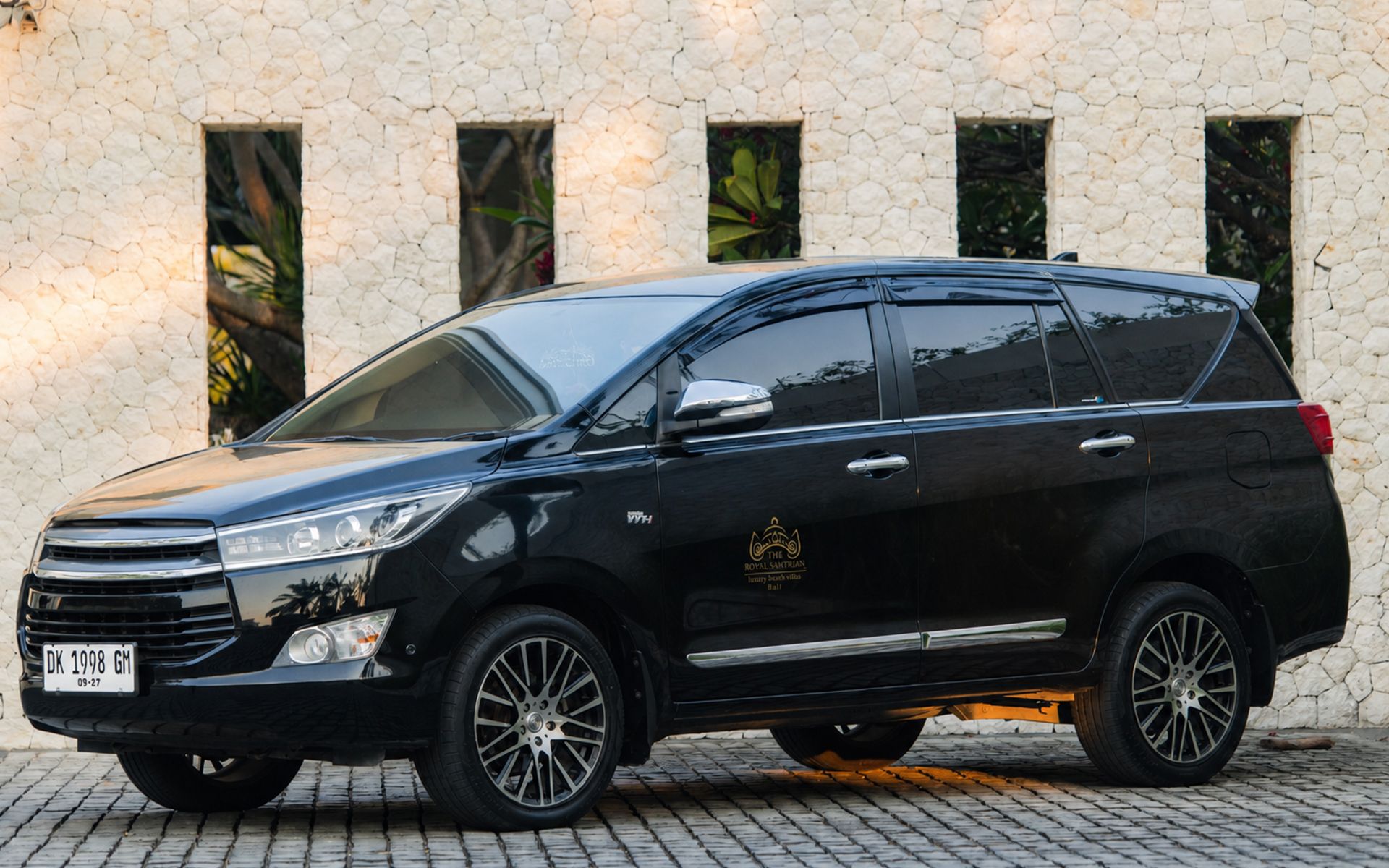 Airport Pick-Up Service - The Royal Santrian
