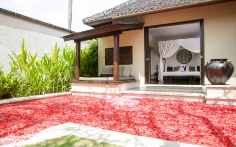 Pool Flower Decoration