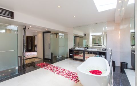 Bathroom Flower Decoration