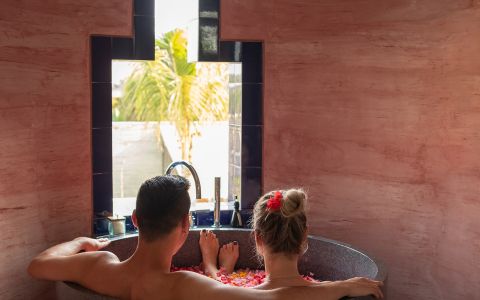 Special Bathtub Decoration (Honeymoon, Anniversary & Birthday)