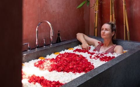 Special Bathtub Decoration (Honeymoon, Anniversary & Birthday)
