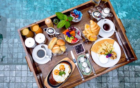 Floating Breakfast